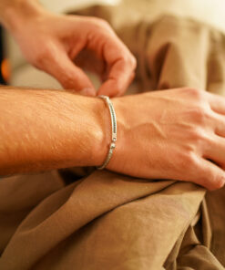 Alternative view of Pulsera IZAR